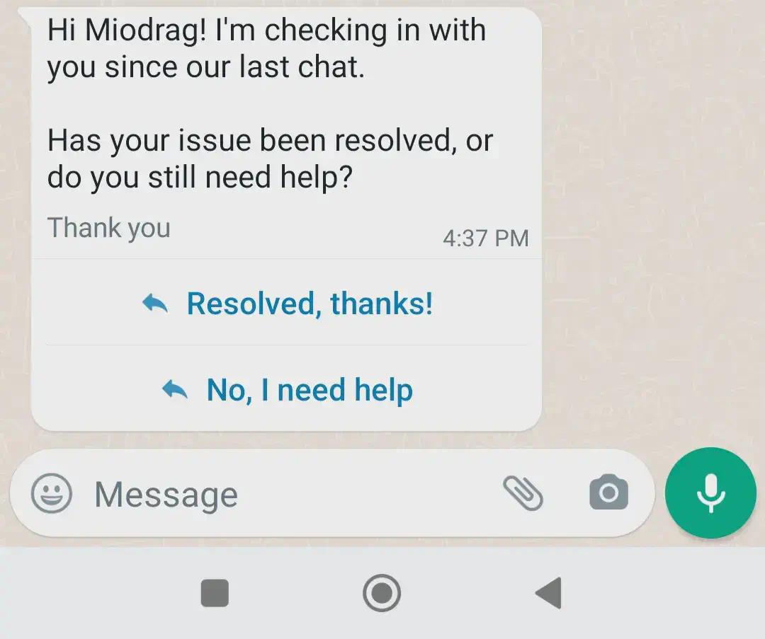 Fazendo um acompanhamento com um cliente após a resolução de um problema.