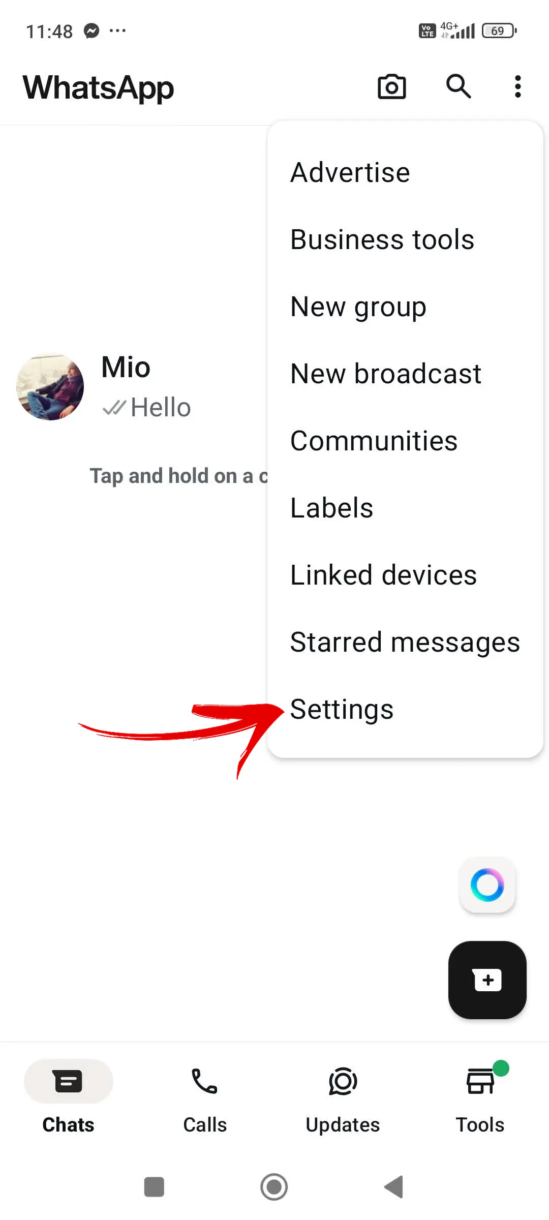 Tocando em Configurações no aplicativo WhatsApp Business.